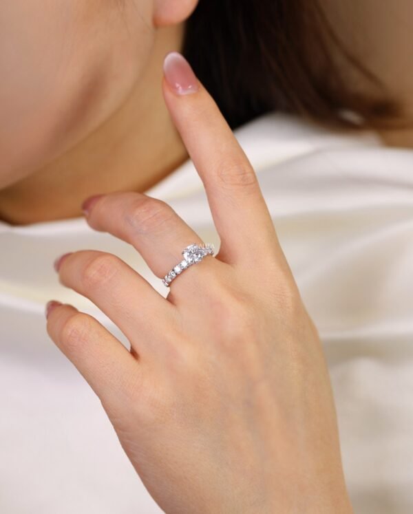 Nhẫn nữ hình vương miện đính kim N020