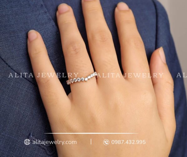 Cặp nhẫn cưới đính kim vàng 18K CNC024