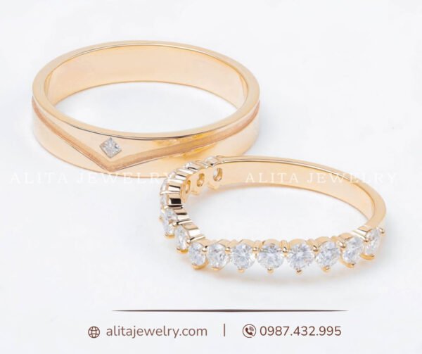 Cặp nhẫn cưới đính kim vàng 18K CNC024