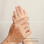 Cặp nhẫn cưới kim cương vàng 18K CNC26