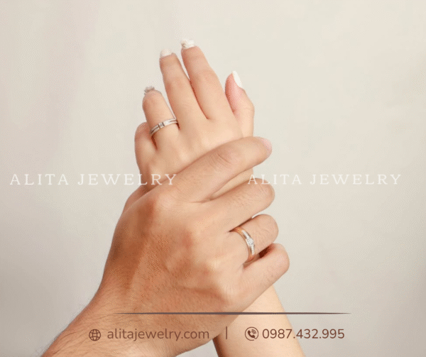 Cặp nhẫn cưới kim cương vàng 18K CNC26