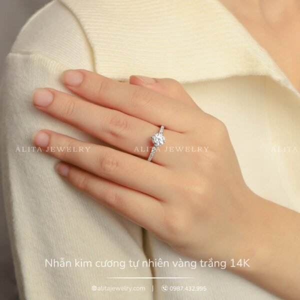 Nhẫn kim cương sang trọng vàng trắng 14K NN026