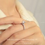 Nhẫn kim cương sang trọng vàng trắng 14K NN026