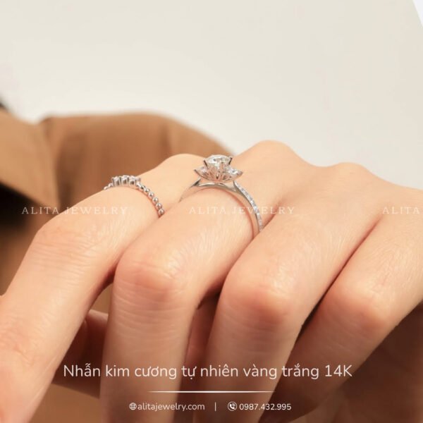 Nhẫn kim cương đính kim vàng trắng 14K NN027