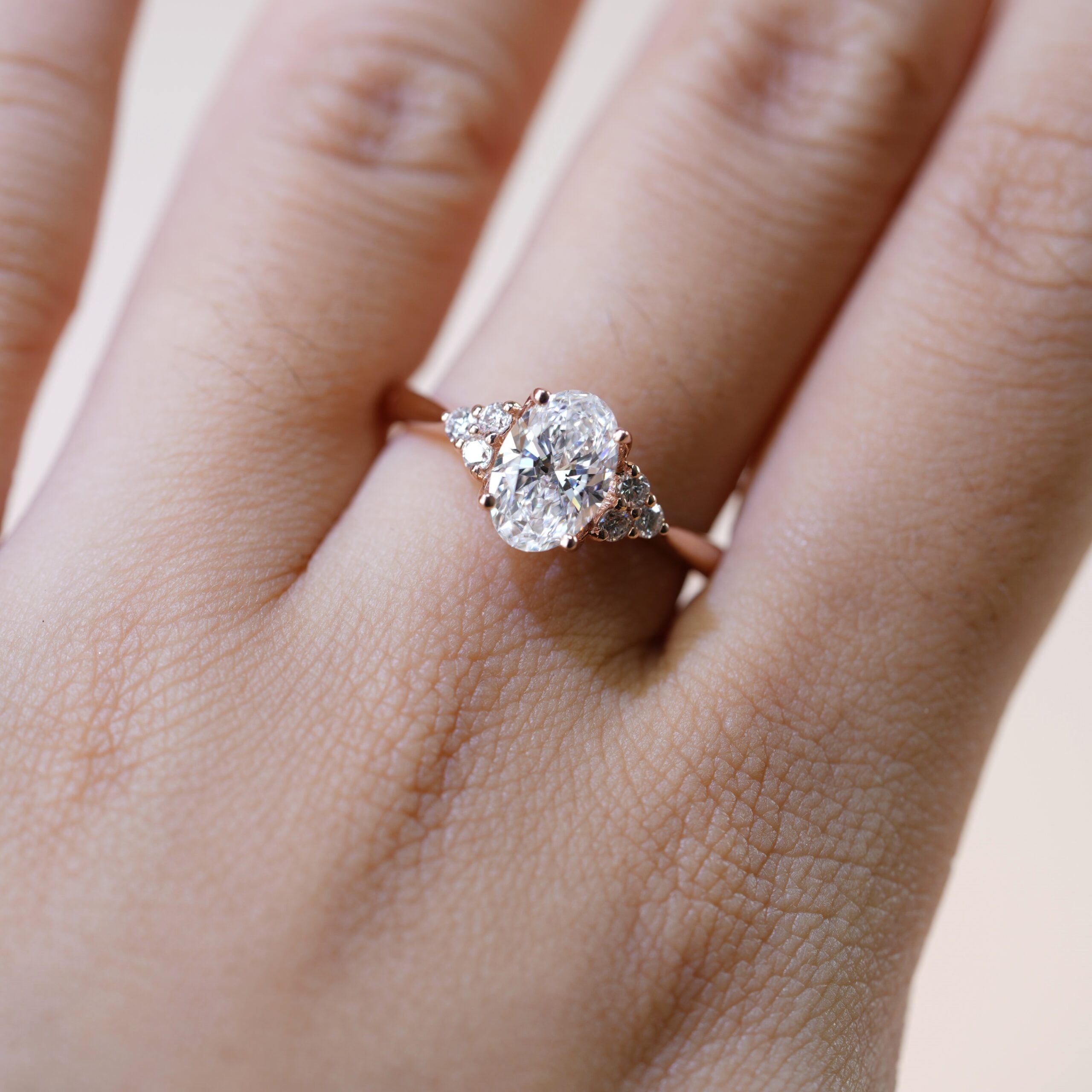 Nhẫn kim cương sang trọng vàng trắng 14K NN026