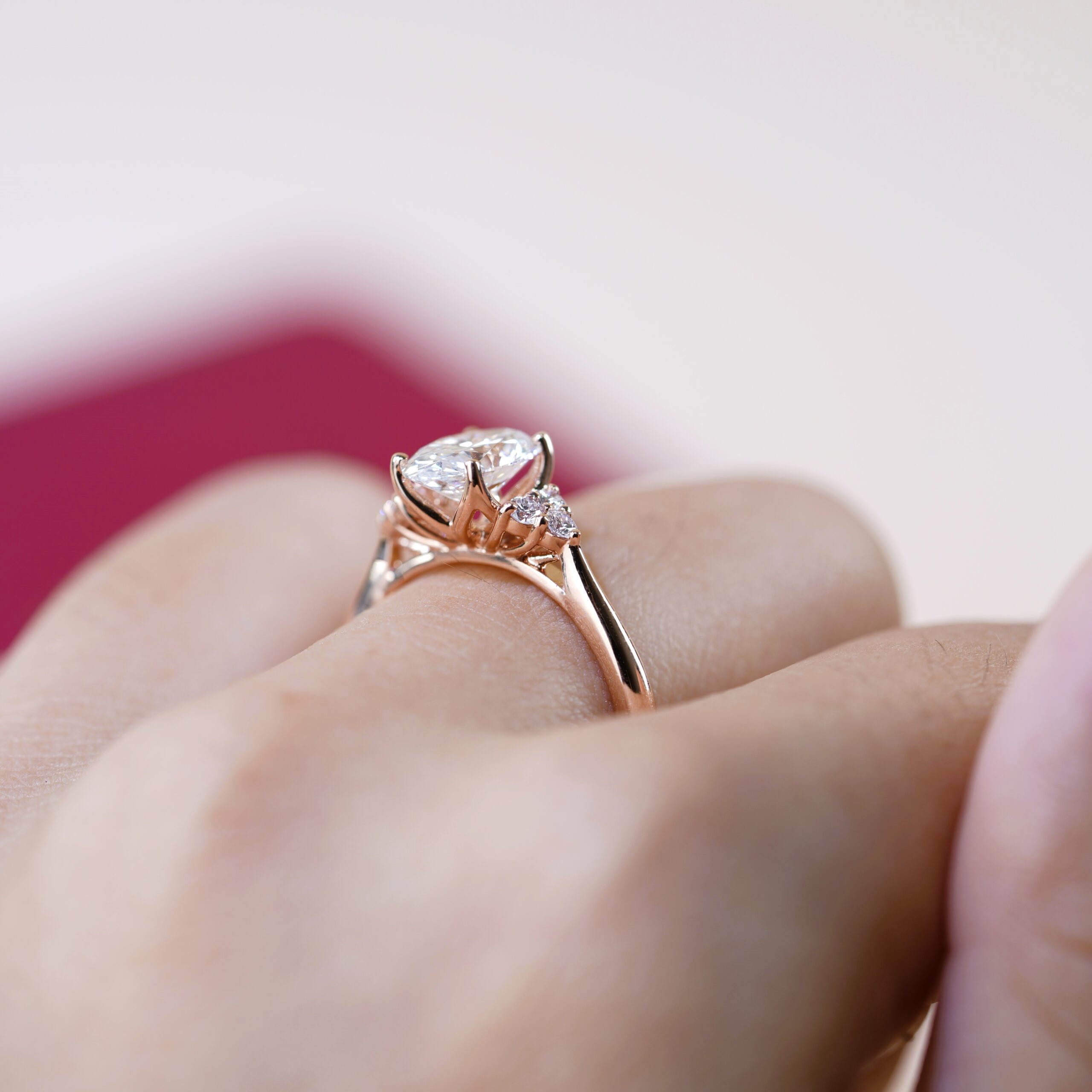 Nhẫn kim cương sang trọng vàng trắng 14K NN026