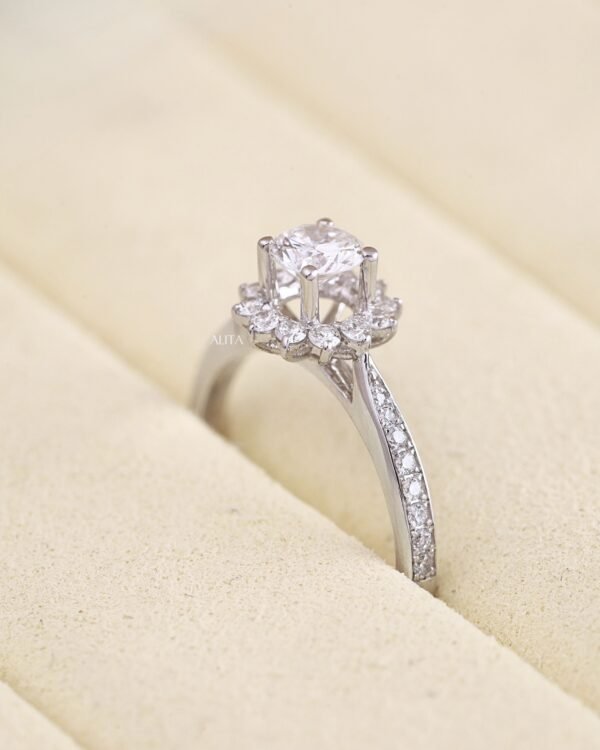 Nhẫn kim cương chủ tròn pavé nhỏ NN026