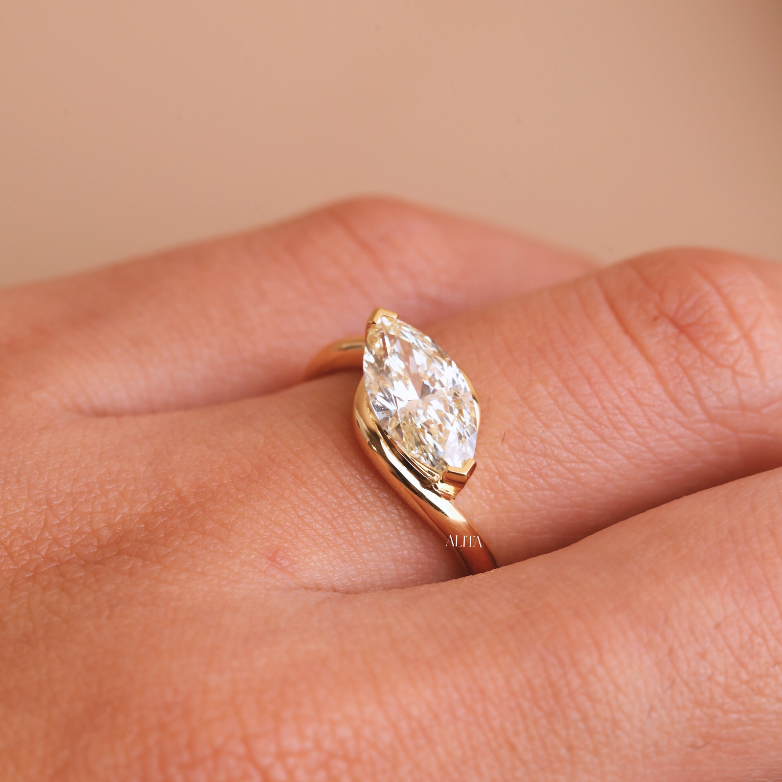 Nhẫn cầu hôn sang trọng Alita Pure Diamond
