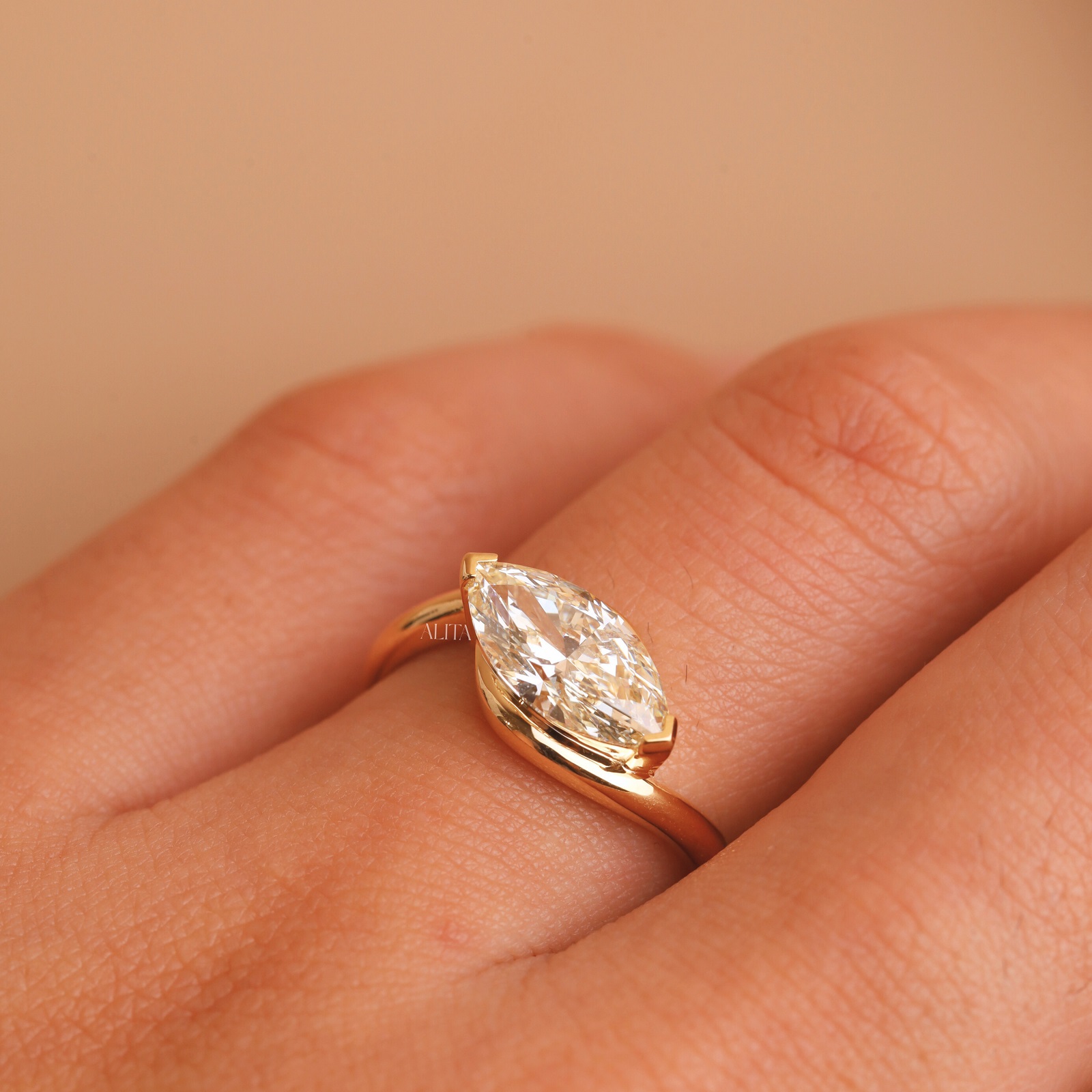 Nhẫn cầu hôn sang trọng Alita Pure Diamond