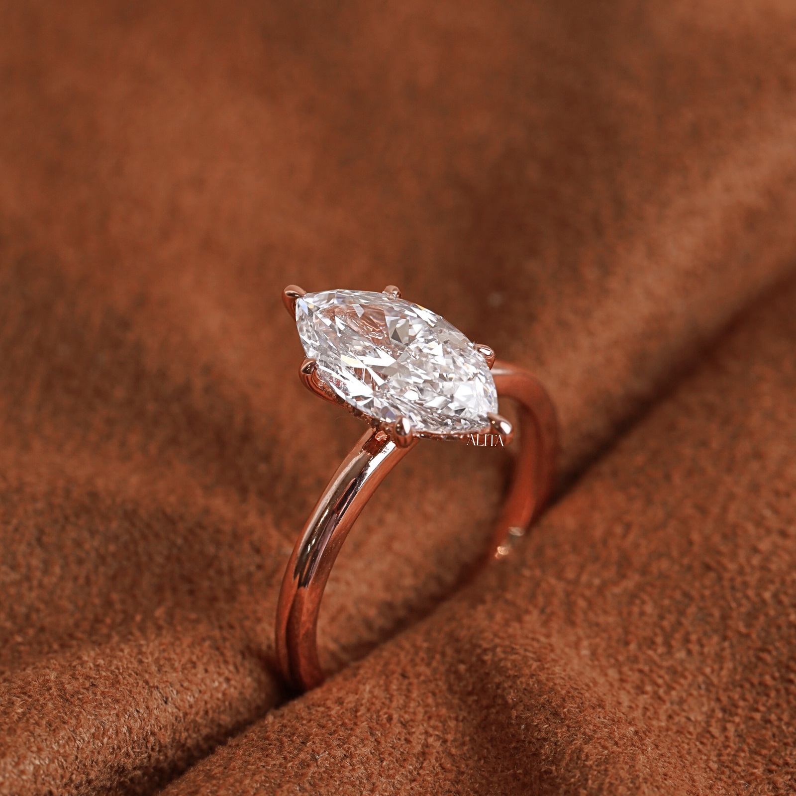 Nhẫn cầu hôn sang trọng Alita Diamond Tear