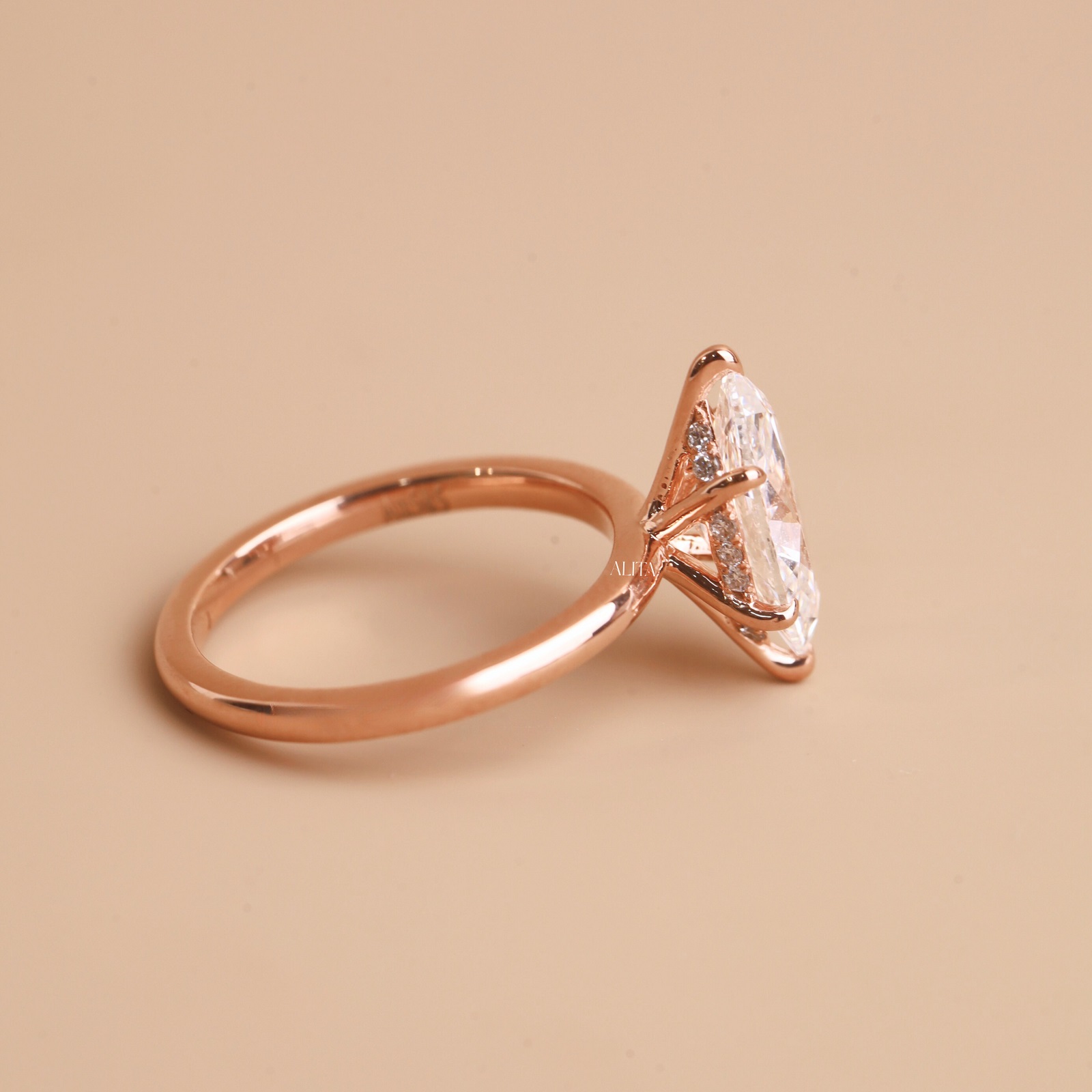 Nhẫn cầu hôn sang trọng Alita Diamond Tear