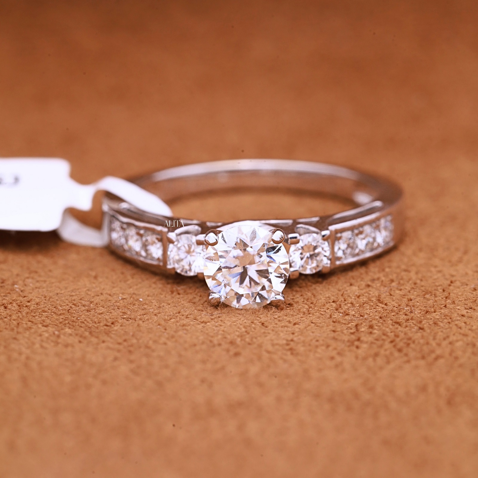 Nhẫn cầu hôn kim cương Alita Timeless Grace