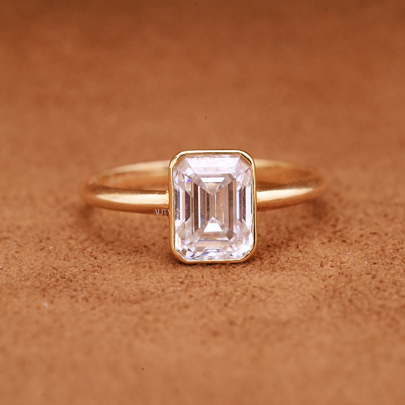 Nhẫn cầu hôn Alita Golden Minimal NN057