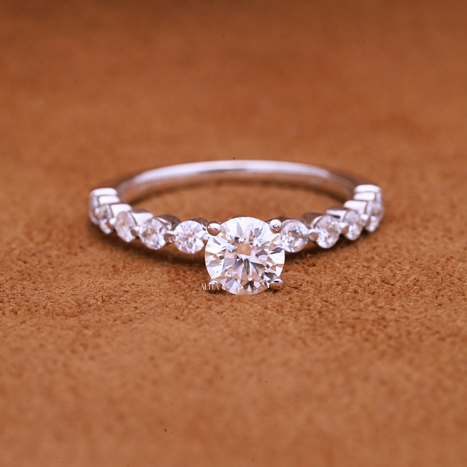 Nhẫn nữ vàng trắng 14K Radiant Line Ring NN034
