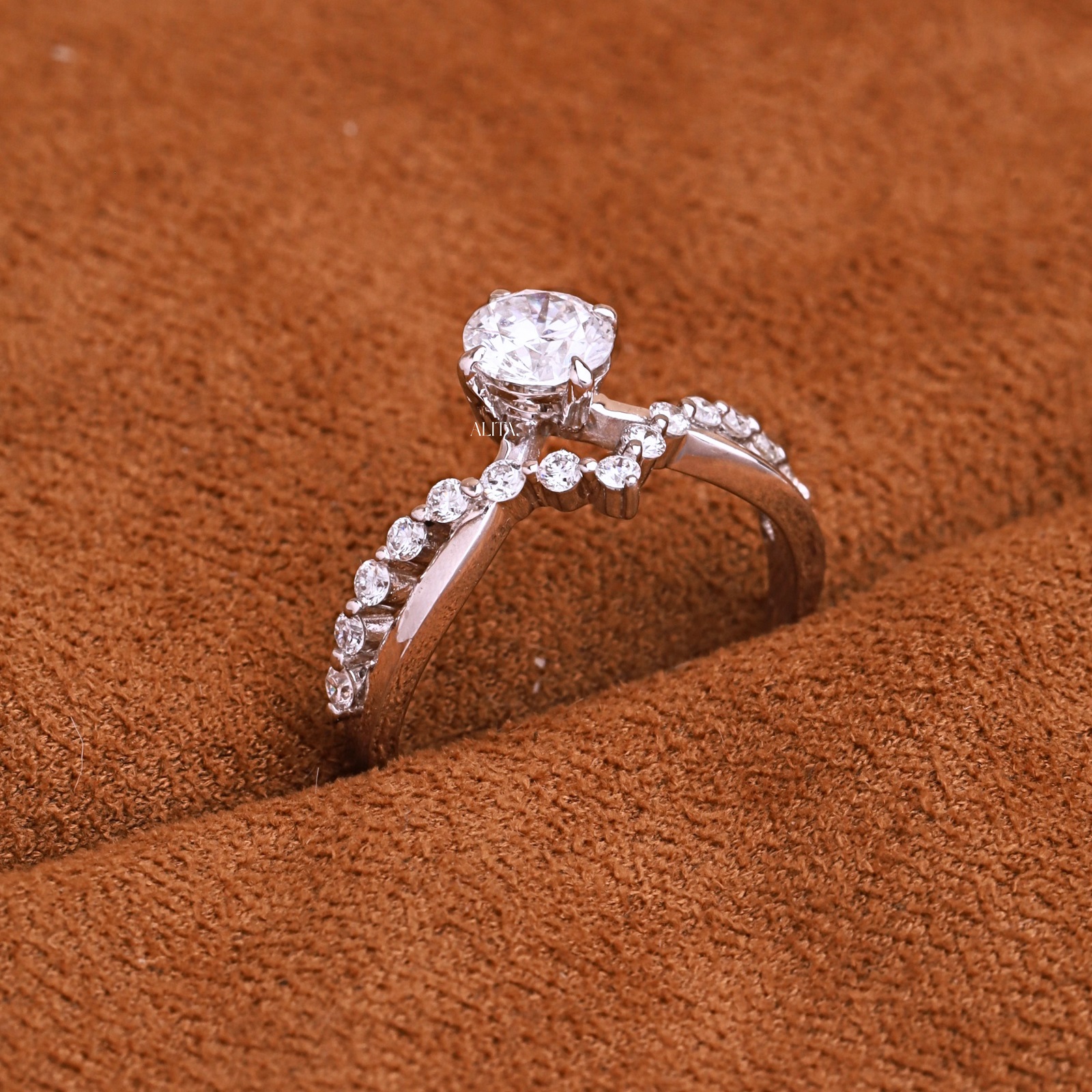 Nhẫn cầu hôn tinh tế Alita Diamond Grace NN051