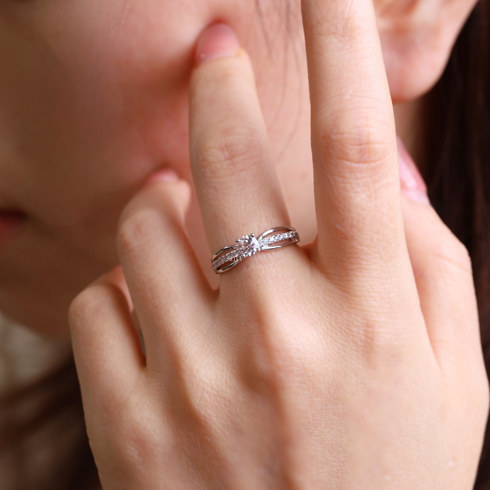 Nhẫn cầu hôn tinh tế Alita Diamond Grace NN051