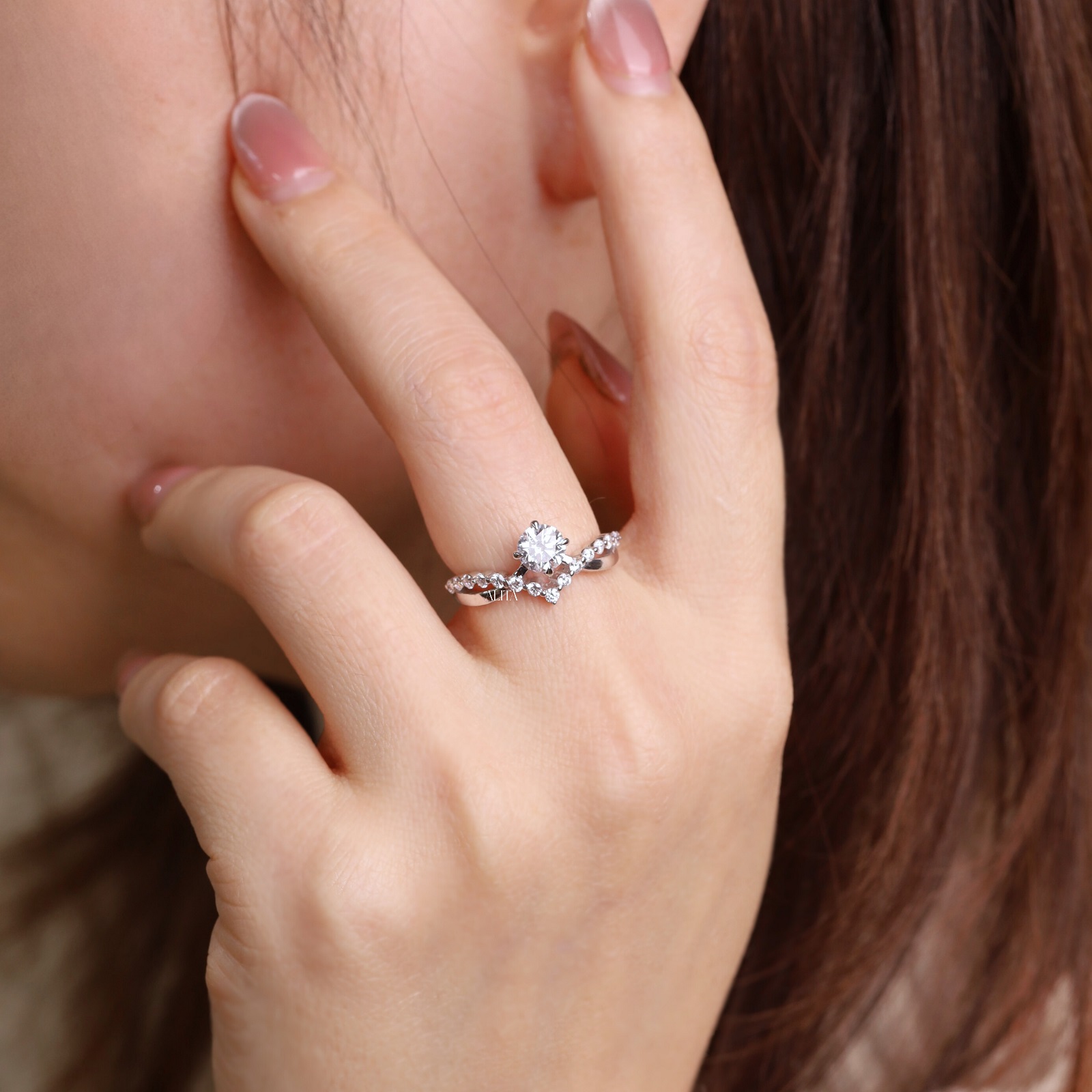 Nhẫn cầu hôn tinh tế Alita Diamond Grace NN051