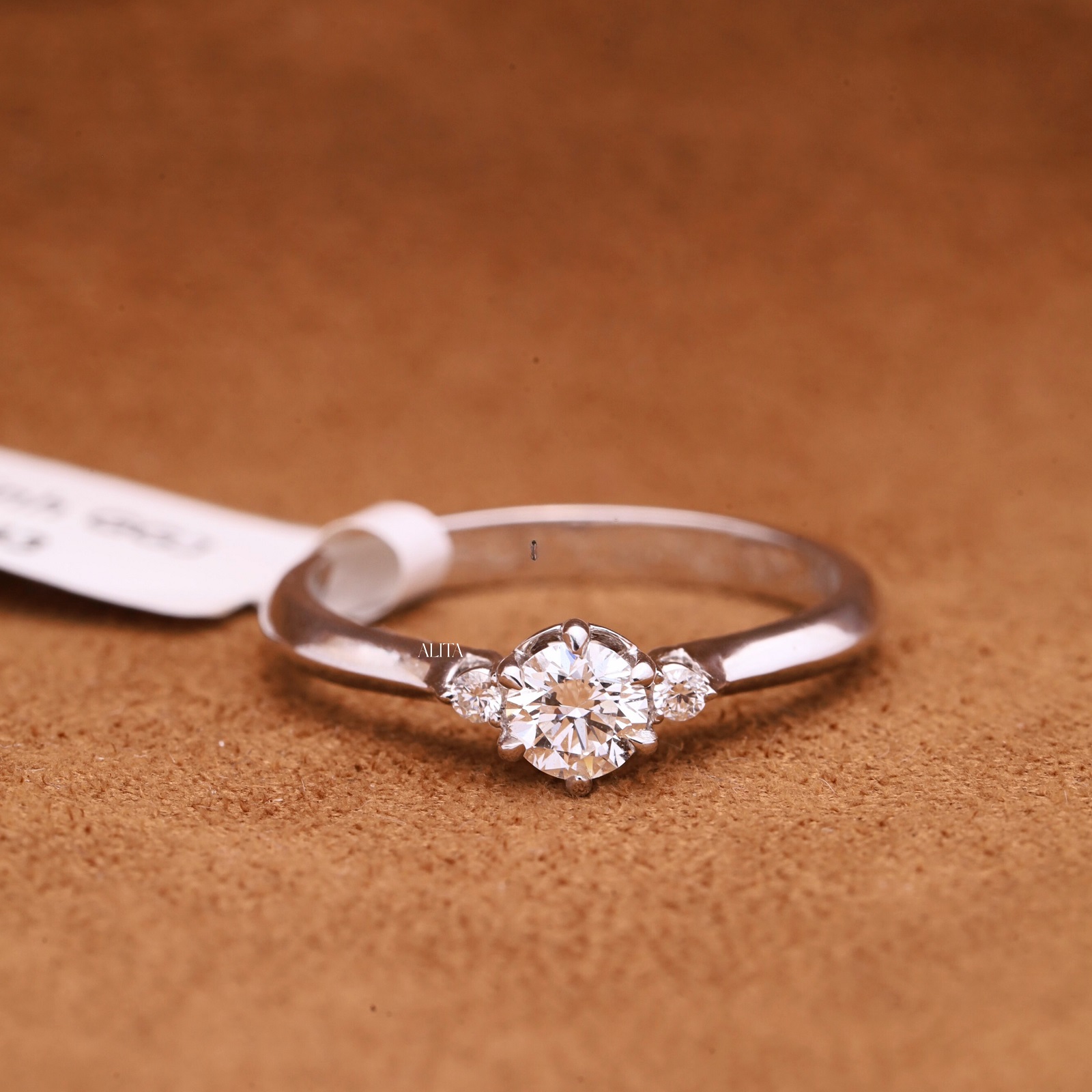 Nhẫn nữ vàng trắng 14K Luna Spark Ring NN031