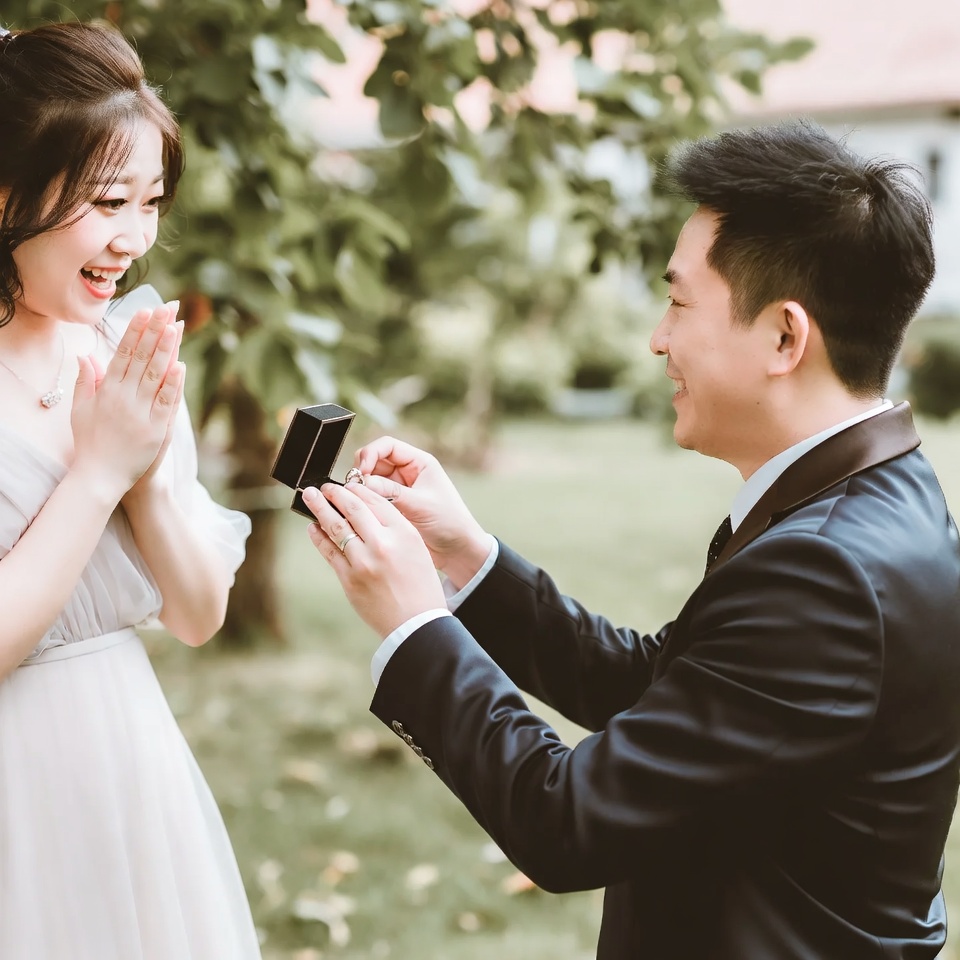 Nhẫn cầu hôn đeo ngón nào ? Sự thật nhiều người hay nhầm