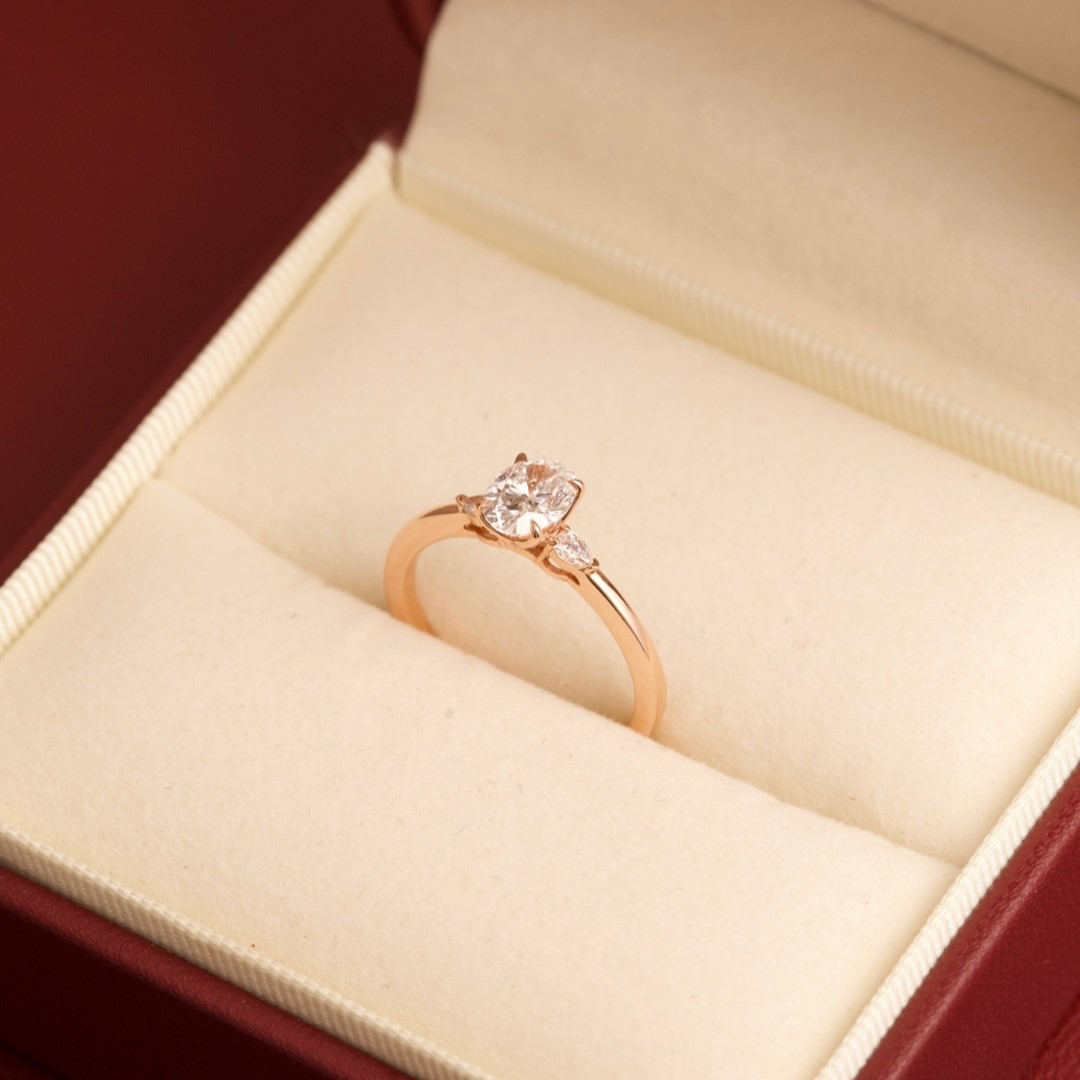 Nhẫn đính hôn kim cương Elara Gold NN062