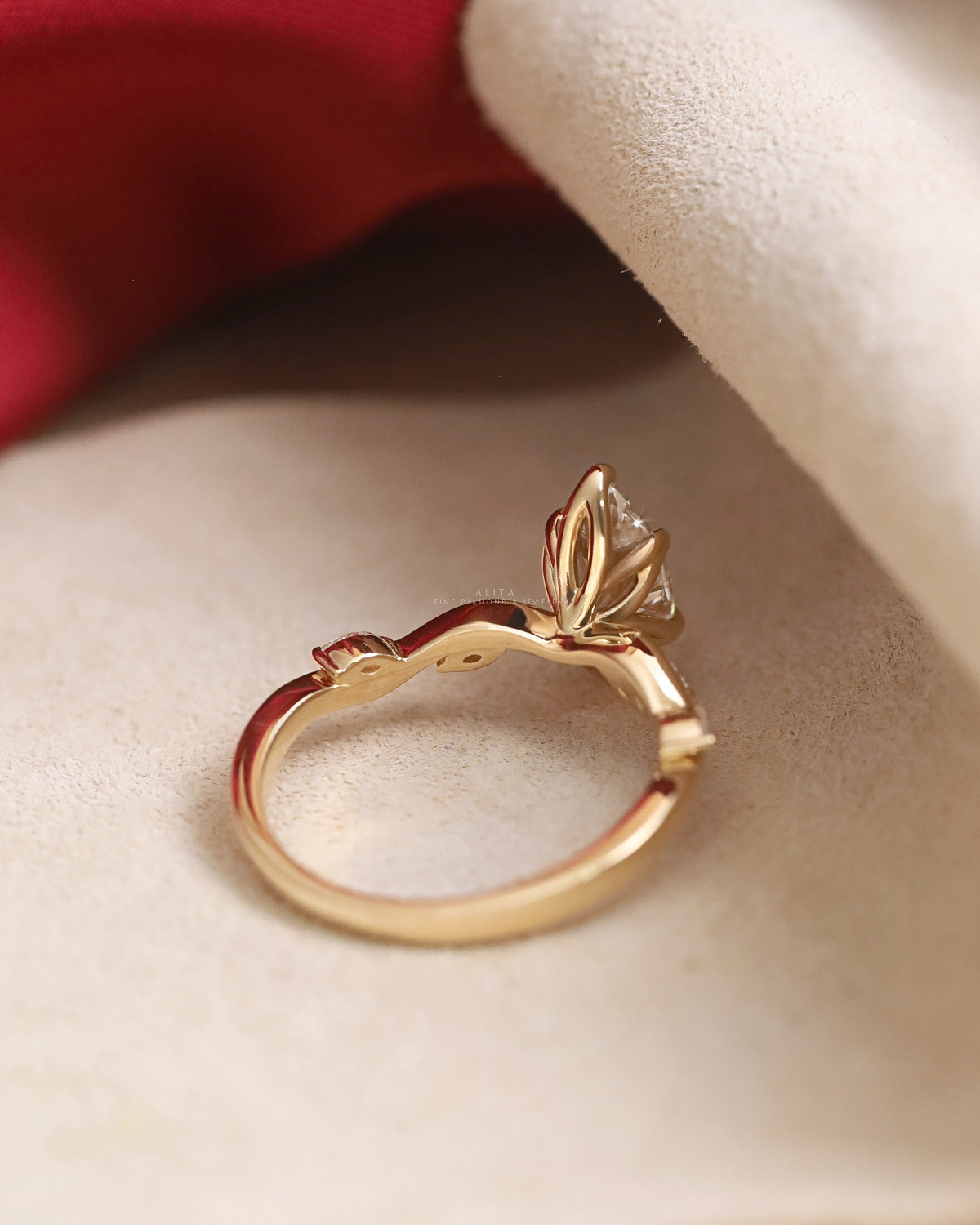 Nhẫn Cầu Hôn Marquise Twist – Eternal Love NN051