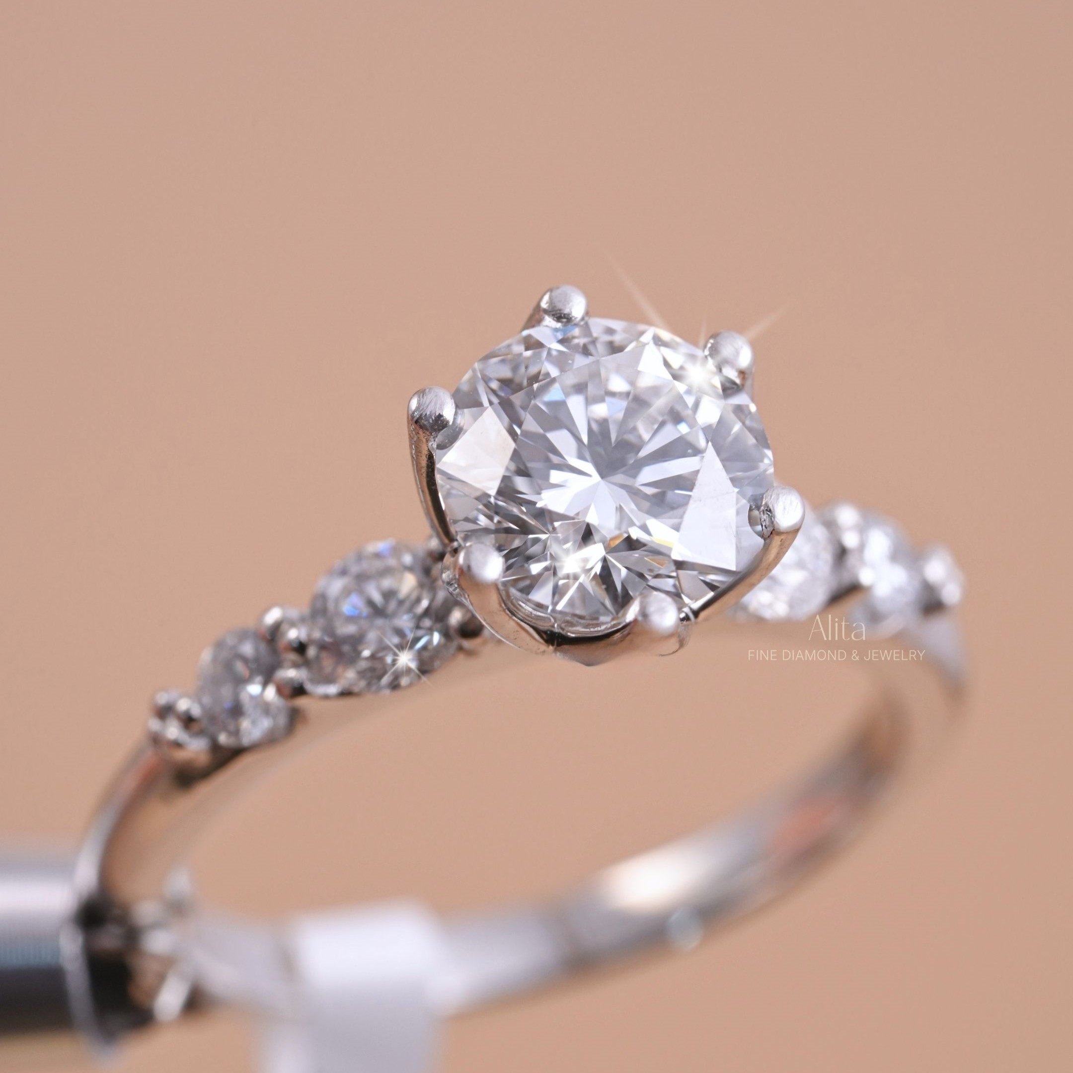 Nhẫn Cầu Hôn Kim Cương Lab Round Cut Signature NN051