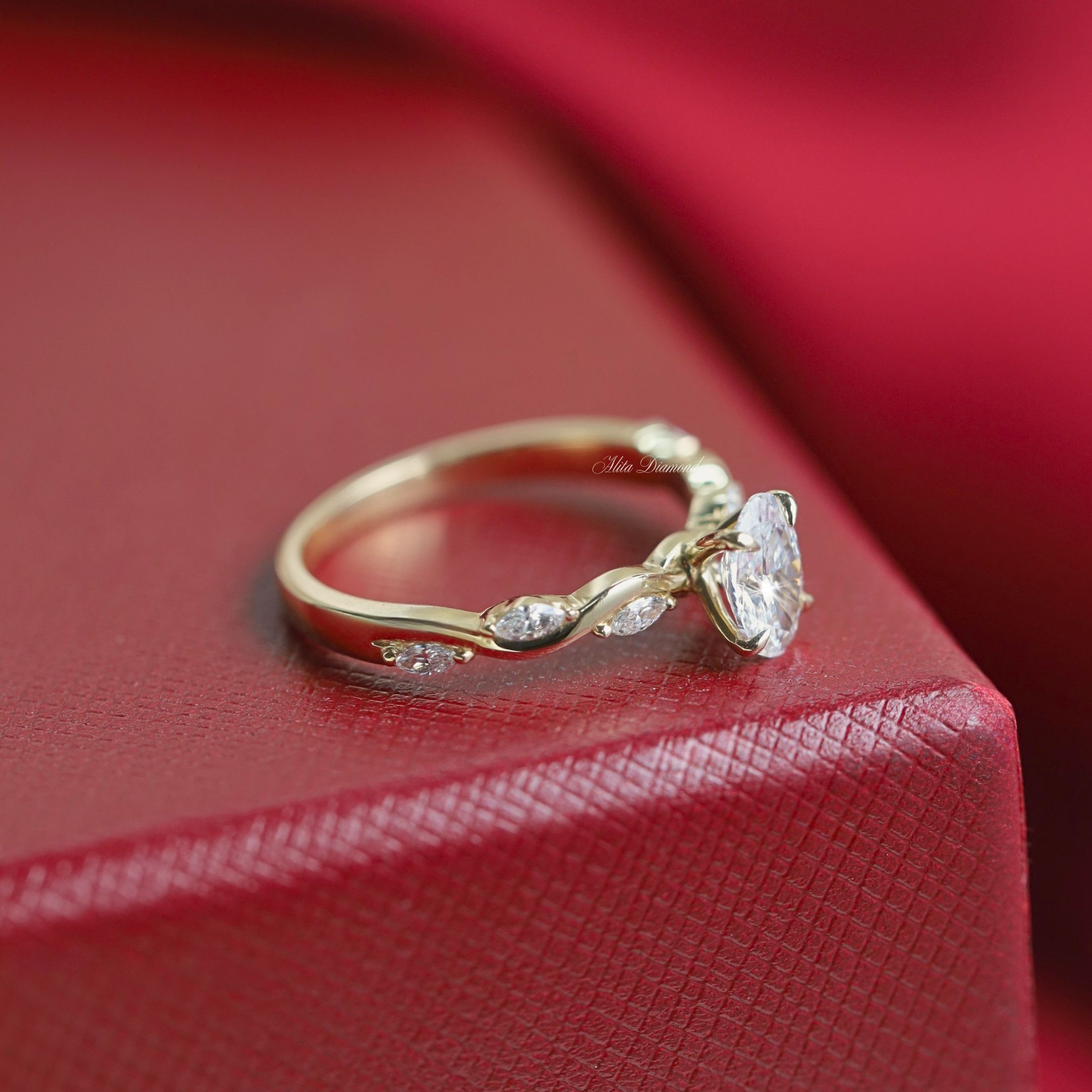 Nhẫn Cầu Hôn Vàng 14K Leaf of Love NN054