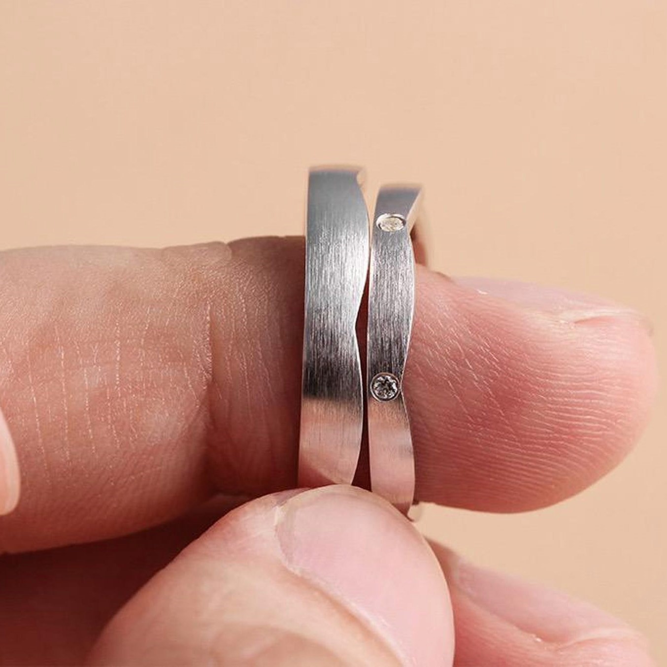 Nhẫn Cưới Vàng Trắng 14K Minimal Love CNC009