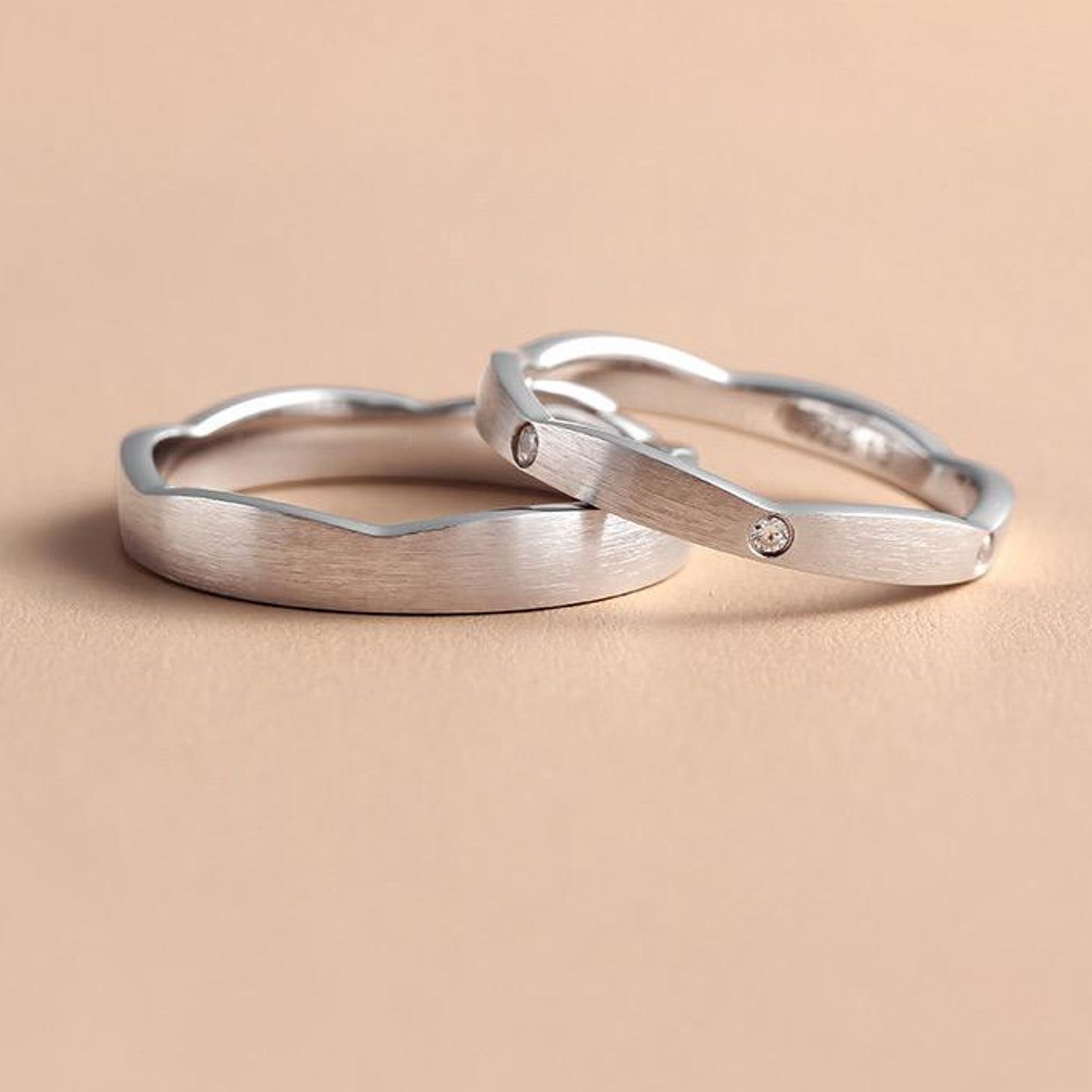 Nhẫn Cưới Vàng Trắng 14K Minimal Love CNC009