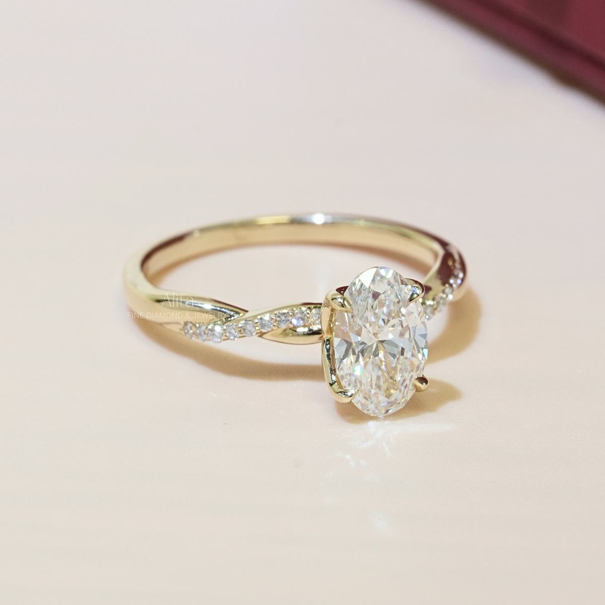 Mẫu nhẫn nữ cầu hôn Oval Diamond Crossover
