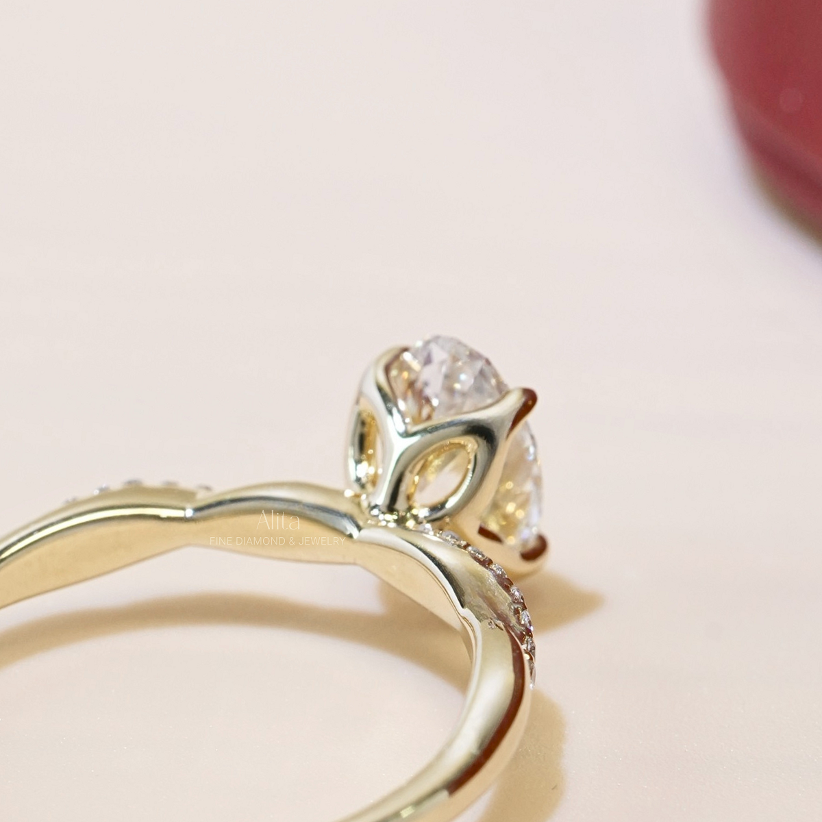 Mẫu nhẫn nữ cầu hôn Oval Diamond Crossover